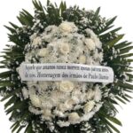 Coroa clássica Flores brancas crisântemo rosas